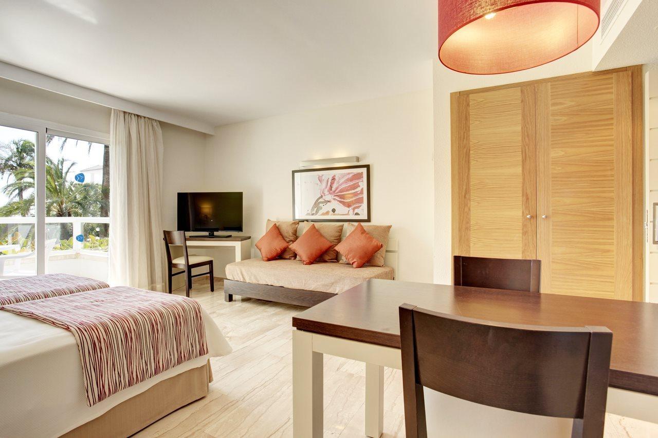 Grupotel Santa Eularia & Spa - Adults Only Santa Eularia des Riu Dış mekan fotoğraf